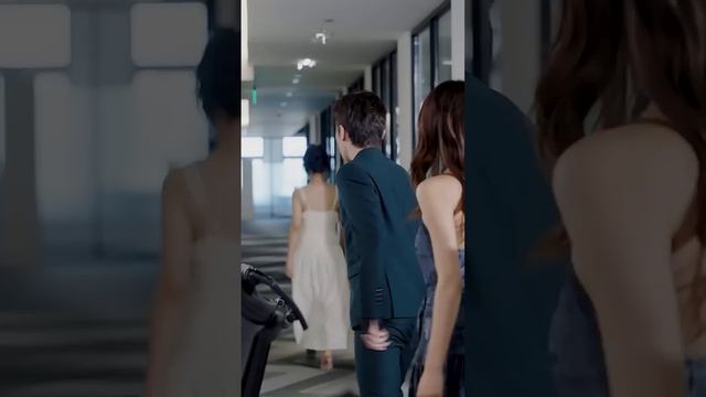 總裁不相信白月光陷害灰姑娘，怎料下秒灰姑娘證據直接甩他臉上，挽著別人的手離開，總裁腸子悔青！【萌宝来袭之插翅难逃】#chinesedrama #都市 #短劇#愛情 #爽文 #追妻火葬場
