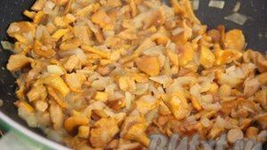 Суп-пюре из лисичек со сливками