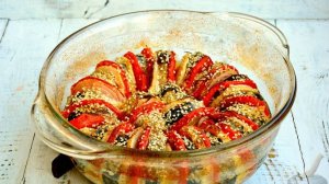 Рыбные кусочки каждый хочет!
СКУМБРИЯ С ПОМИДОРАМИ, ЛУКОМ И КУНЖУТОМ