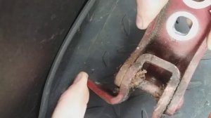 Неисправная петля водительской двери Опель Астра J