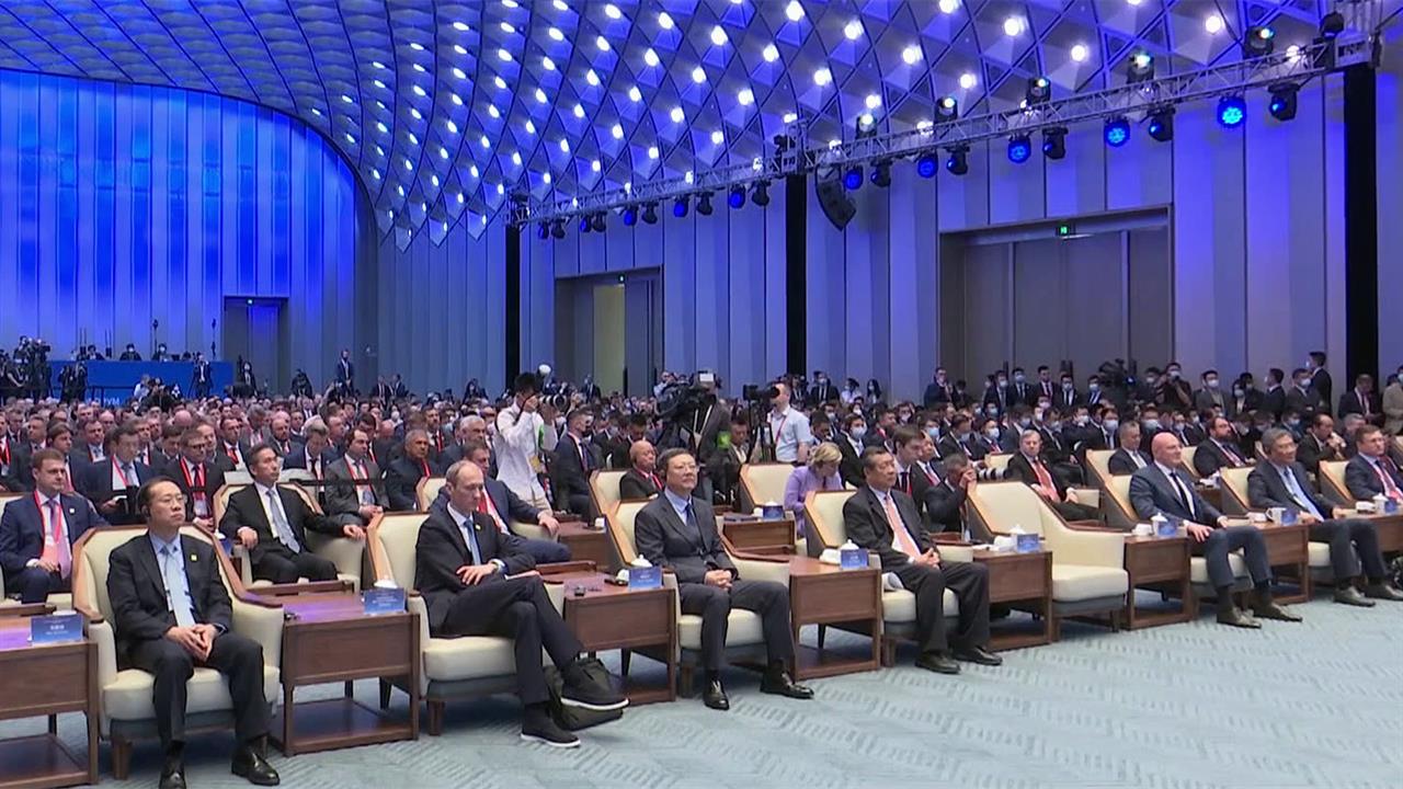В Шанхае стартовал российско-китайский бизнес-форум