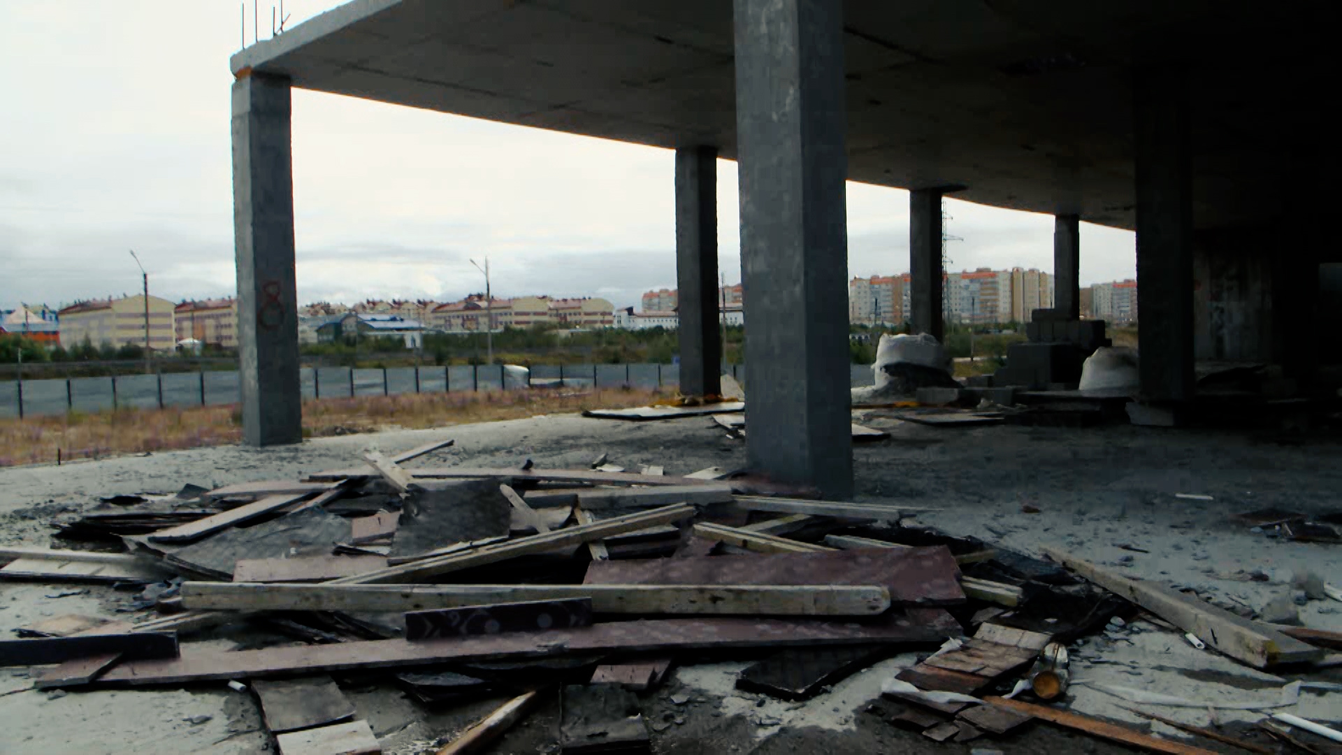 Заброшки нового уренгоя. Заброшки нового уренгоя. Коротчаево заброшки. Поселок лимбяяха новый уренгой. Лимбяяха.