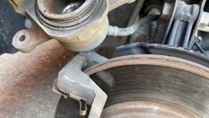 Daihatsu Move профилактика передних тормозов