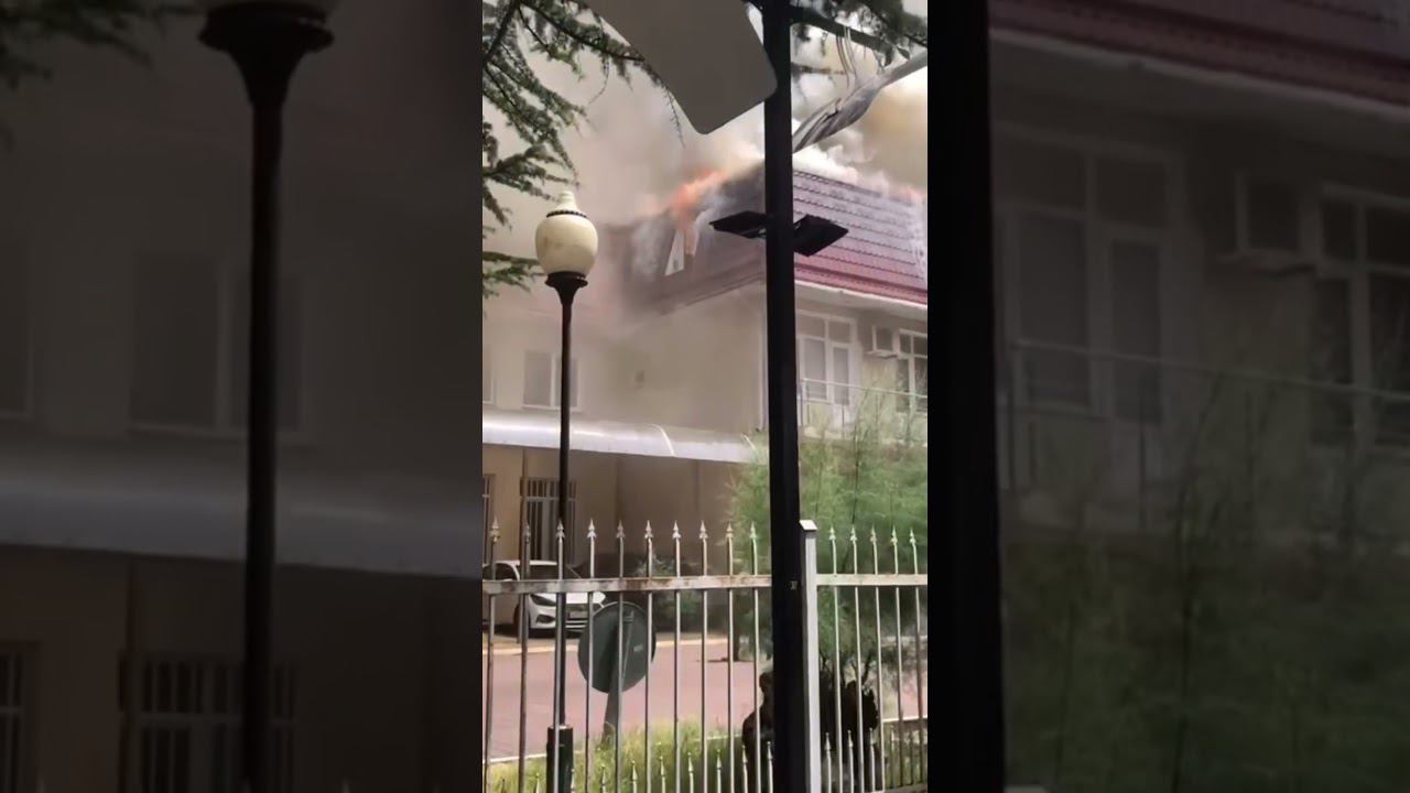 Прямо сейчас в Лазареском горит здание суда #shorts смотреть онлайн