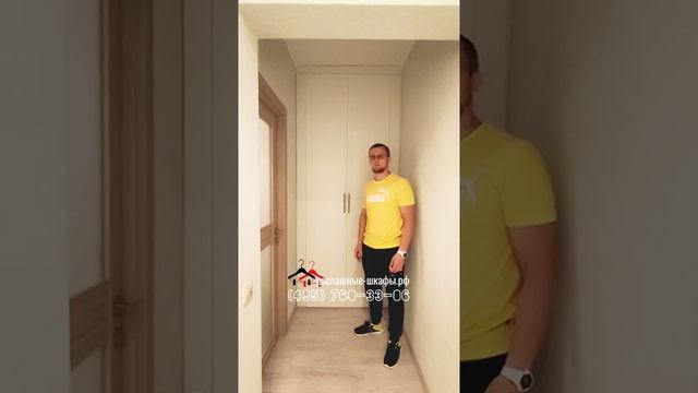 Встроенный шкаф в нише. Небольшая гардеробная в коридоре на заказ под индивидуальные размеры.