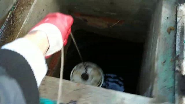 Кидаем поисковый магнит в заброшенный дачный колодец