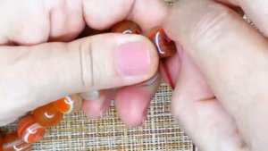 Как закрепить бусину гуру на четках