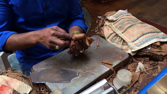 Как крутят сигары? Habanos torsedor, Roller, Custom habanos. смотреть онлайн