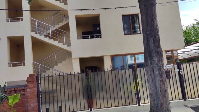 Адлер. улица 8 марта с гостевыми домами, улица Свердлова с шашлычными кафе. смотреть онлайн