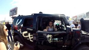 16 огромных сабвуферов в Хаммере КИКС.