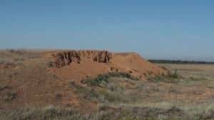 201706 Развалины Сарай -Берке 14 в. Кто копает могилы древнего кургана .