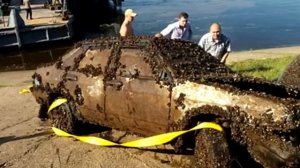 С дна Волги была поднята машина, и внутри было обнаружено потрясающее открытие!