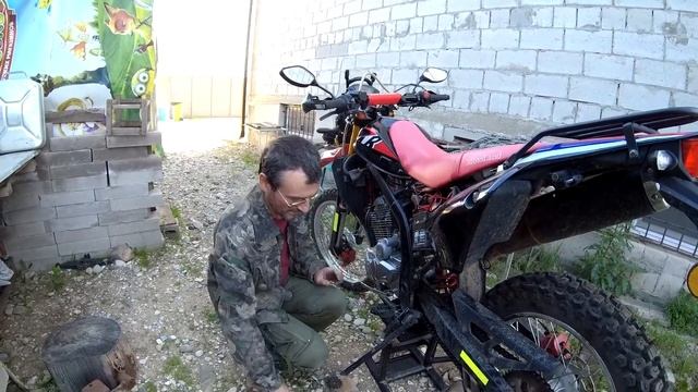 Motoland Dakar 250 ST. Установка ведущей звезды на 14. Странный звук двигателя. 18+ смотреть онлайн