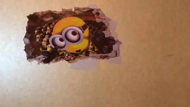 Виниловая наклейка на обои с миньонами! смотреть онлайн