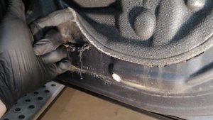 Откуда вода в салоне BMW?