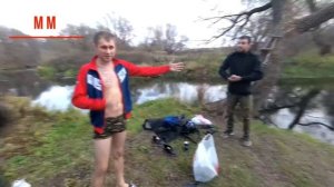 УГАР! ТОЛПА ПАРНЕЙ ИЗ ПОДМОСКОВЬЯ КУПАЮТСЯ В РЕЧКЕ ОСЕНЬЮ! МОРЖИ!