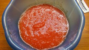 Лютеница из баклажанов, помидоров и болгарского перца на зиму