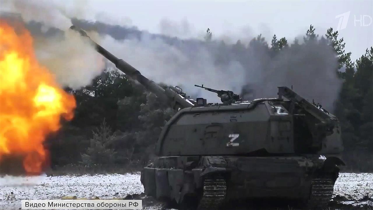 В Минобороны РФ показали работу расчетов самоходных установок "Мста-СМ2"