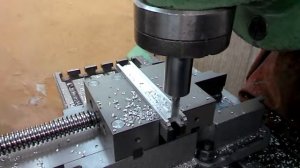 Фрезерование паза концевой фрезой Ф12 мм