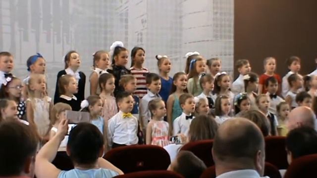 Попурри из детских песен. Хор младших классов "Гномы"