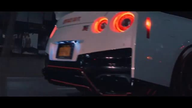 Night Lovell Deira City Centre GTR Showtime дрифт по городу на NISSAN GTR R 35 смотреть онлайн