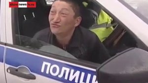 Всегда пьяный.