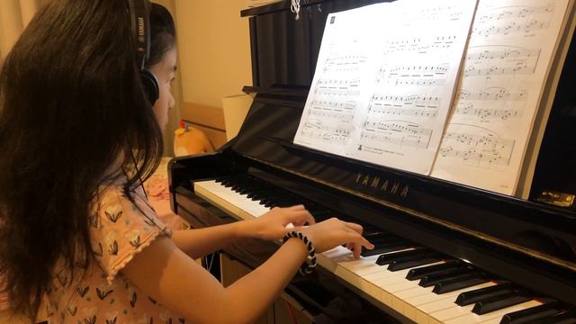 Emma plays "Vivace" CFX Grand смотреть онлайн