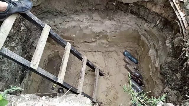 Сливная яма из ПЭТ бутылок. Начало.