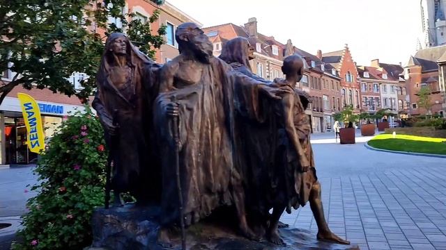 Небольшой обзор красивого места возле Нотре Дам и Гранд Пласа Турне Бельгия 28 октября 2021... смотреть онлайн