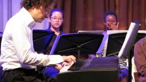 Martin Helmchen in Rwanda - on an E-piano !