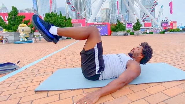 Supine Bent Knee Hip Raises with a Twist - Silent Demonstration смотреть онлайн