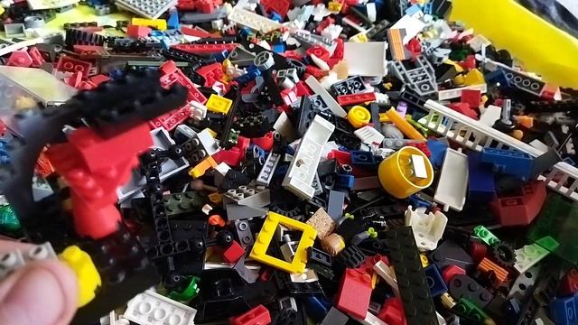 в ящике для хранения Лего нашёл несколько предметов ??? смотреть онлайн