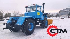 Трактор Т-150 с отвалом чистит снег. Испытание работоспособности трактора с лопатой. г.Чебоксары