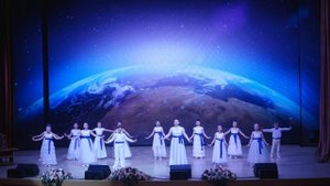 "Я рисую". Песня о России. Муз. Дарья Терёхина, сл. Ольга Целик.
Поёт Средний хор "Сияние".