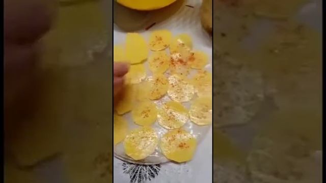 Как приготовить чипсы дома.Чипсы.Домашние чипсы в микроволновке, справится даже ребёнок. смотреть онлайн