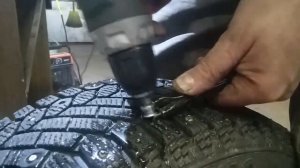 Ошиповка резины шуруповёртом