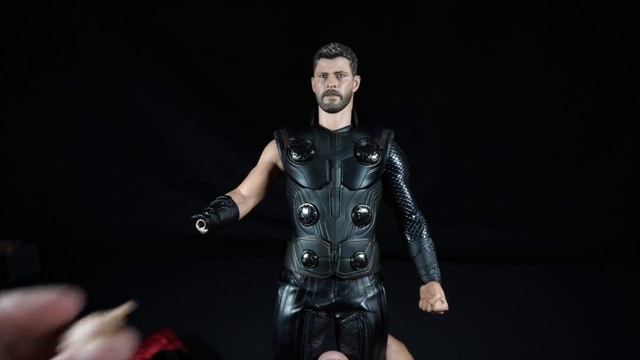 Hot Toys Avenger Infinity War Thor Unboxing and Review