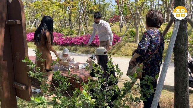 육아vlog | 셀프200일 야외촬영?, 혼자 앉기 성공???, 아기좀비등장!, 노른자테스트, 티딩러스크만들기, 닭고기이유식만들기, 바쁘다바빠육아일상 смотреть онлайн