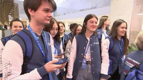 В Москве открылся главный патриотический молодежный форум страны "Za Победу"