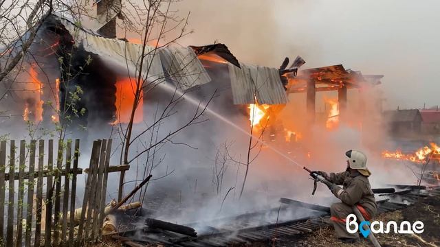 Салдинские пожарные в действии! Как огнеборцы тушат пожар. Верхняя Салда, 10 мая 2022