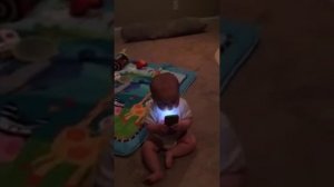 Ребенок не может жить без телефона