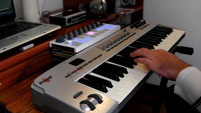 Arturia Beatstep M-Audio Oxygen49 v2 Native Audio Kontrol 1 Superteclados.com смотреть онлайн