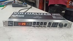 BEHRINGER: FX2000  3d fx processor