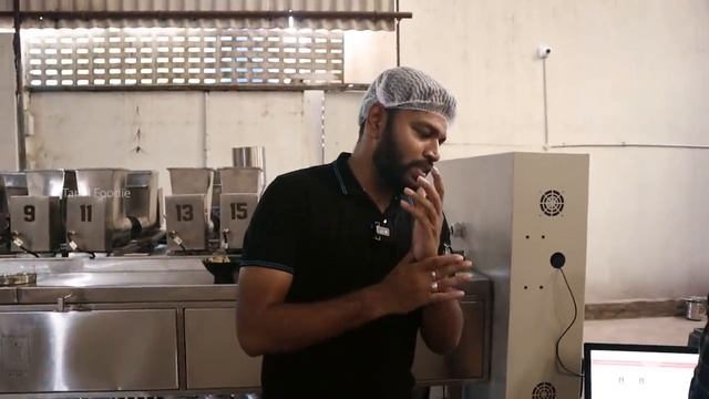 சைவ, அசைவ உணவுகளை செய்து அசத்தும் ரோபோ ? | Robochef Robotic kitchen смотреть онлайн