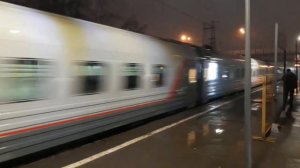 Первый рейс поезда "Таврия"  007А Санкт-Петербург - Севастополь проезжает Крюково 23.12.2019