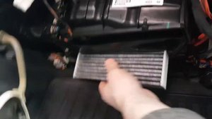 Как менять воздушный фильтр салона на bmw f11 520d