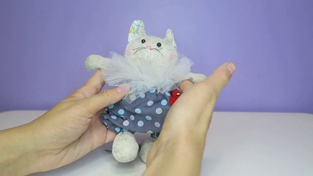 Текстильная интерьерная игрушка ручной работы котик Неженка от кукольного цеха Н.mp4