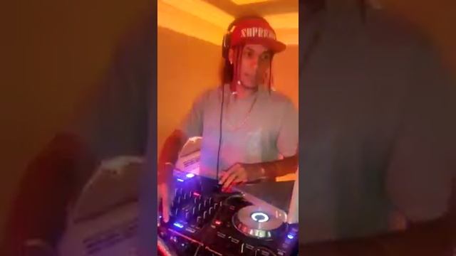 Totto Lounge Bar DJ Lathrell The Prince t смотреть онлайн