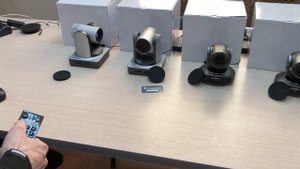 Работа нескольких PTZ-камер от одного пульта дистанционного управления.