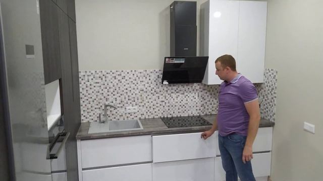 Обзор бюджетной угловой кухни МДФ в ПВХ со встроенной техникой
